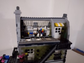 Used Complete LEGO Creator Parisian Restaurant 10243