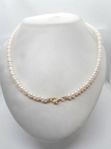 Collier de perles de culture et son fermoir or rose