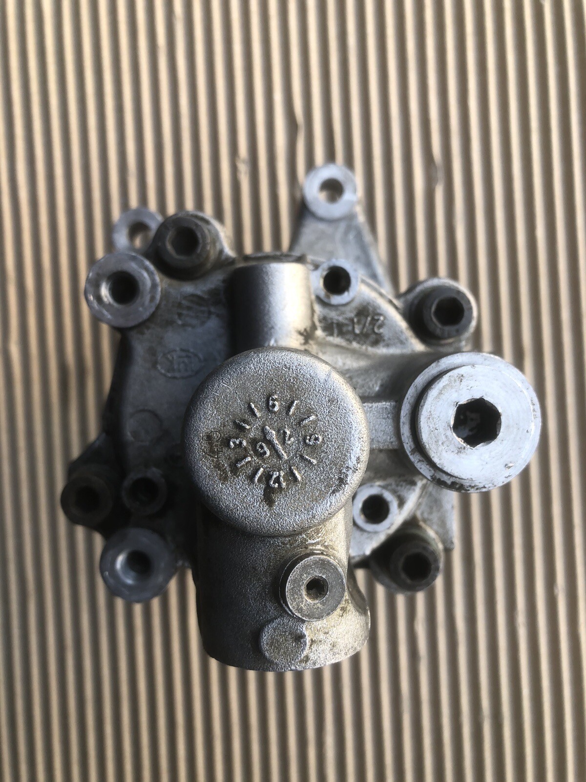 BMW E32 M60 730i 740i Power Steering Pump Vane Pump 1140899 