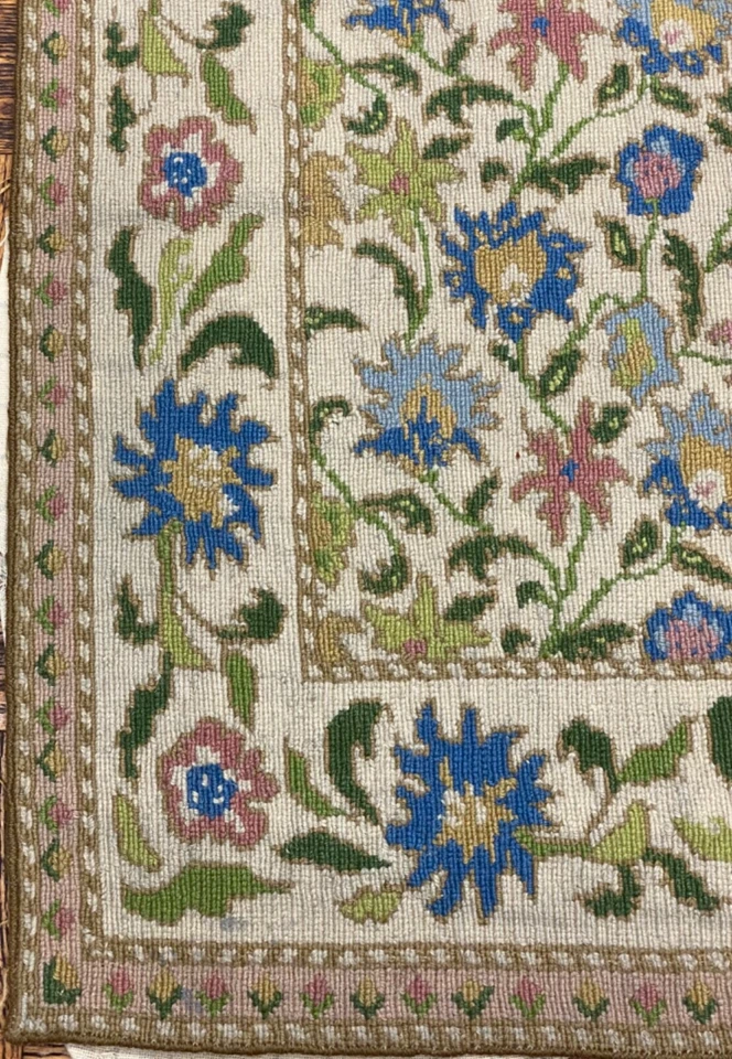 Bordado isla griega, principios del siglo XX, 2 pies x 4 pies.; Floral  Foto 4 de 4