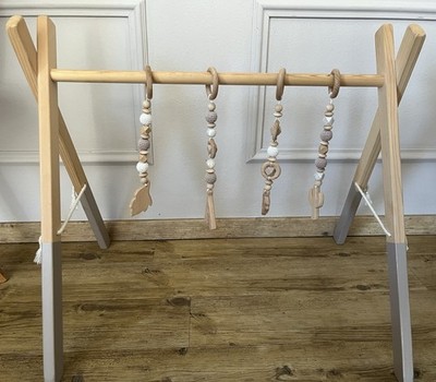 Baby Spielbogen / Spieltrapez aus Holz   Montessori Stil   Handgemacht