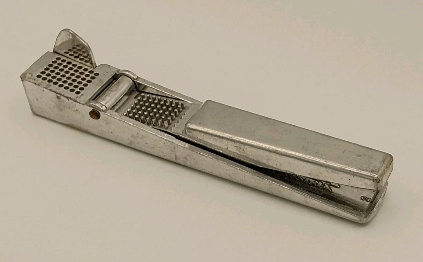 Vintage Fortuna A. Ahner Austria 6.5" Cast Aluminum Garlic Press, Made In Italy
Opens in a new windo