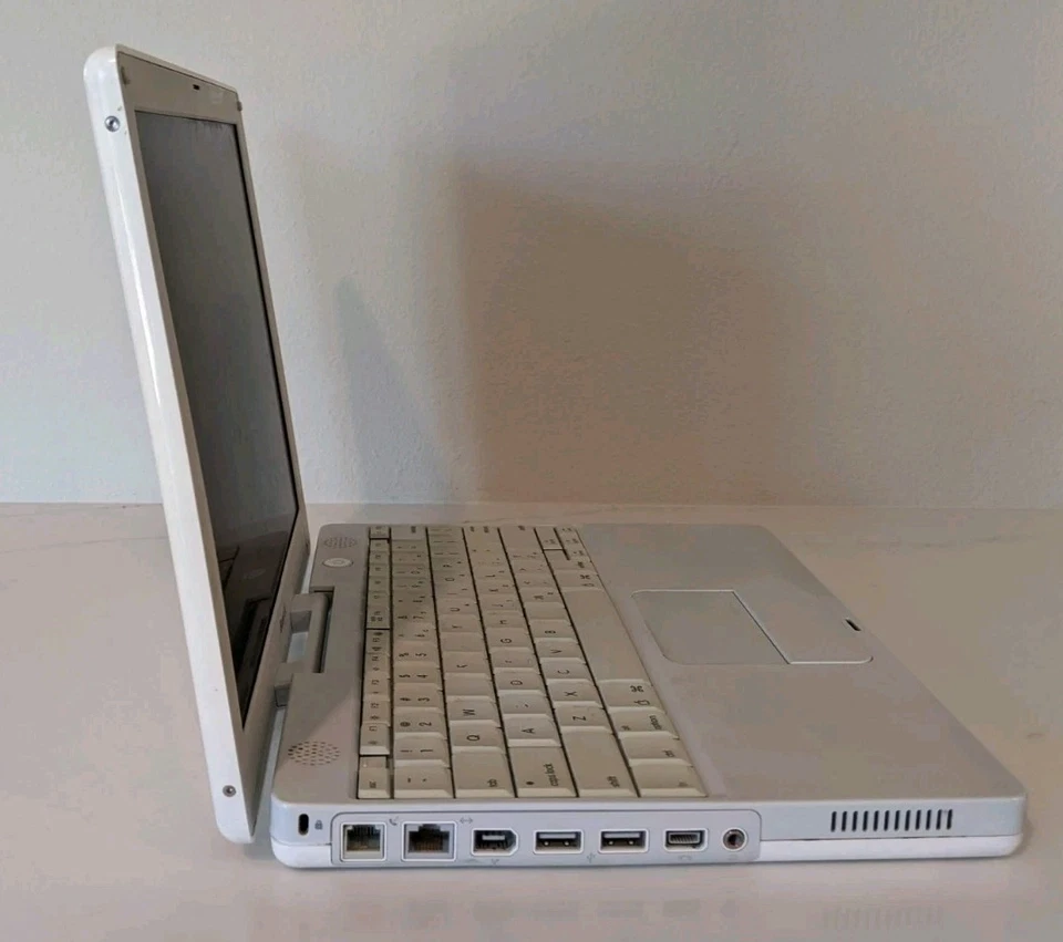 Vintage Apple iBook G4, Model A1054, 2003-untested - Image 4 of 4