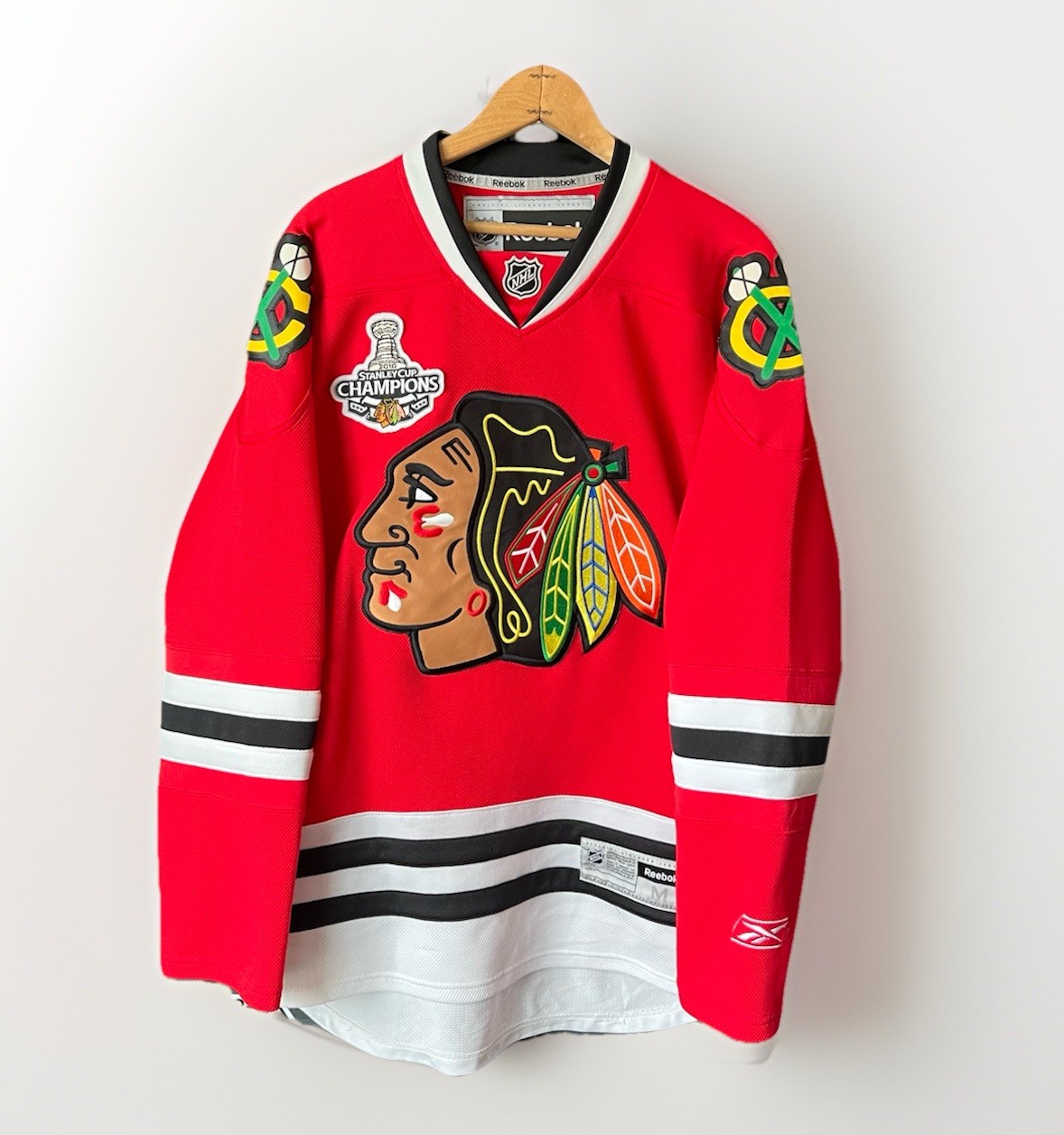 Reebok Chicago Blackhawks Hockey Jersey Men Size M Stanley Cup 2010