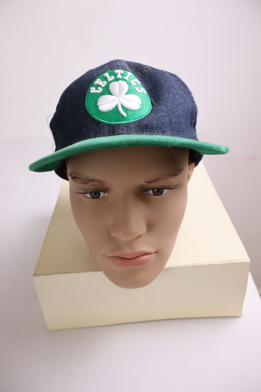 Gorra New Era De Los Boston Celtics Talla 7 / 55.8 Vintage Para Hombre Y Mujer