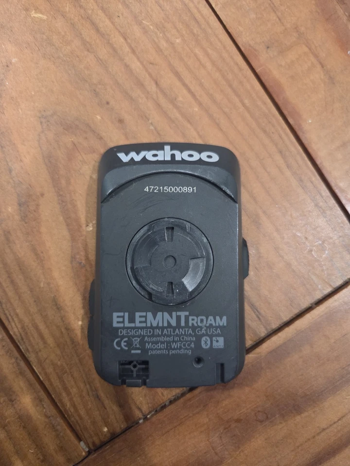 Computadora para bicicleta Wahoo ELEMNT Roam V1 GPS WFCC4 con montaje Foto 3 de 4