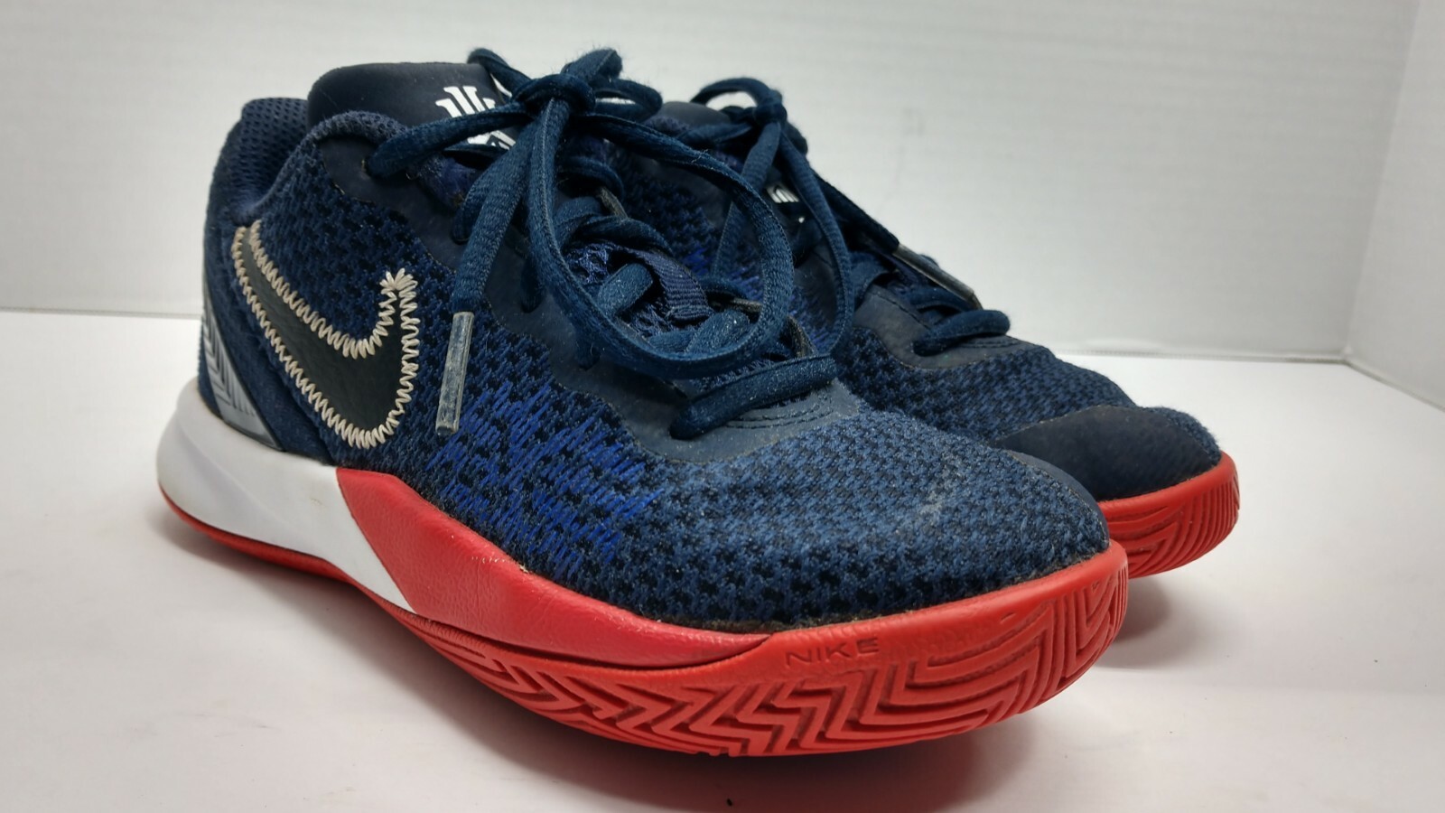kyrie flytrap youth basketball shoes