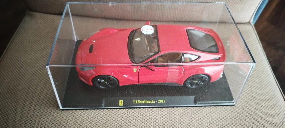 Modellino Ferrari F12 Berlinetta 2012 collezione LE GRANDI FERRARI 1:24 - Immagine 2 di 4