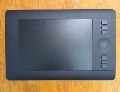 Wacom Intuos Pro Small PTH-451 USB Pen Input Grafiktablett getestet
