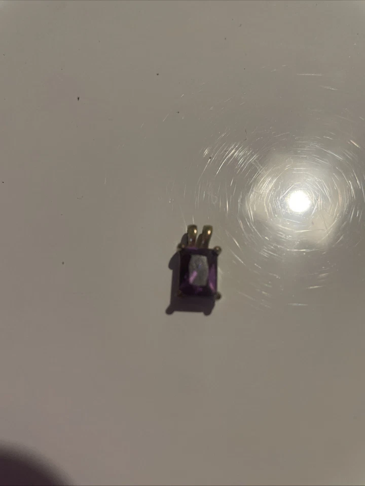 Colgante vintage tono oro amarillo púrpura pequeño minimalista cuadrado piedra preciosa Foto 3 de 4