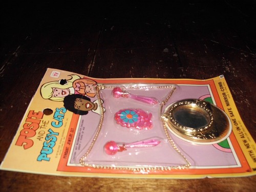 VINTAGE JOSIE AND THE PUSSYCATS PENDANT JEWELRY SET HANNA BARBERA RARE MOMC 1973 - Picture 19 of 21