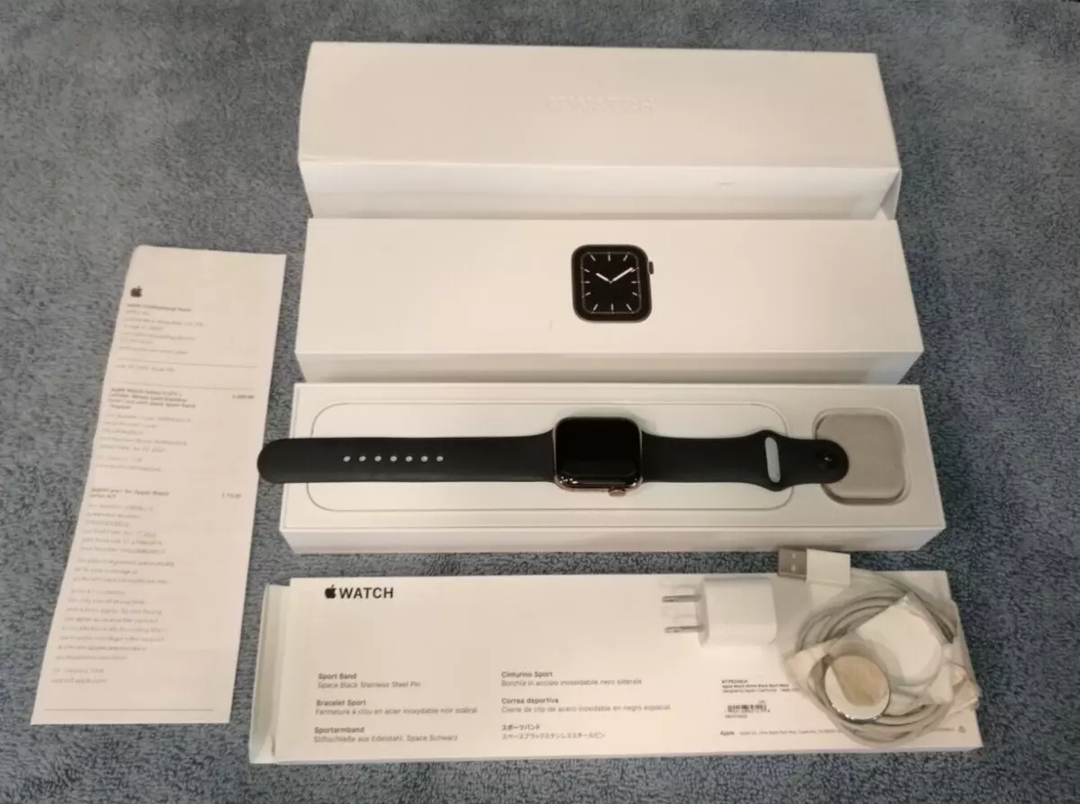 Apple Watch Series 5 40mm GPS Gold case Aluminum Black Band with Apple open  Box