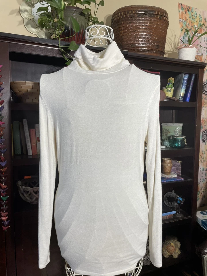 Suéter Harley Davidson Tejido Cuello Alto Nombre y Rayas en Mangas Crema Talla XS Foto 2 de 4