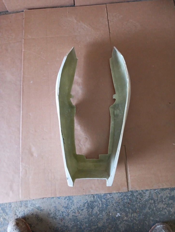 Обтекатель заднего верхнего сиденья Yamaha FZR600 из стекловолокна дорожный 1988-94 - Изображение 4 из 4