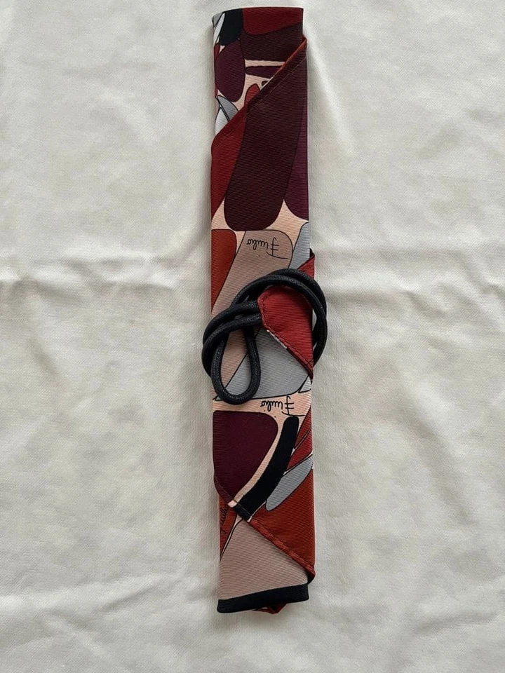 Estuche Multi Tarjetas Emilio Pucci Marrón Satinado Material Suave 24cm Usado Regalo Foto 2 de 4