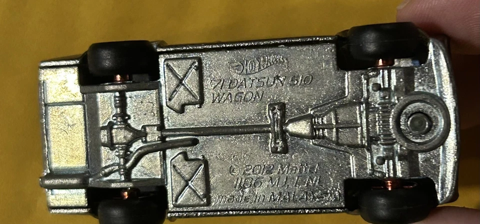 Hot Wheels ZAMAC 71 Datsun Bluebird 510 Wagon Surf Patrol SIN GIRAR Base de Metal Foto 2 de 4