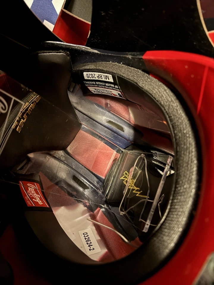 Casco de bateo auténtico tamaño completo firmado por Matt Olson de los Bravos autenticación MLB Foto 3 de 3