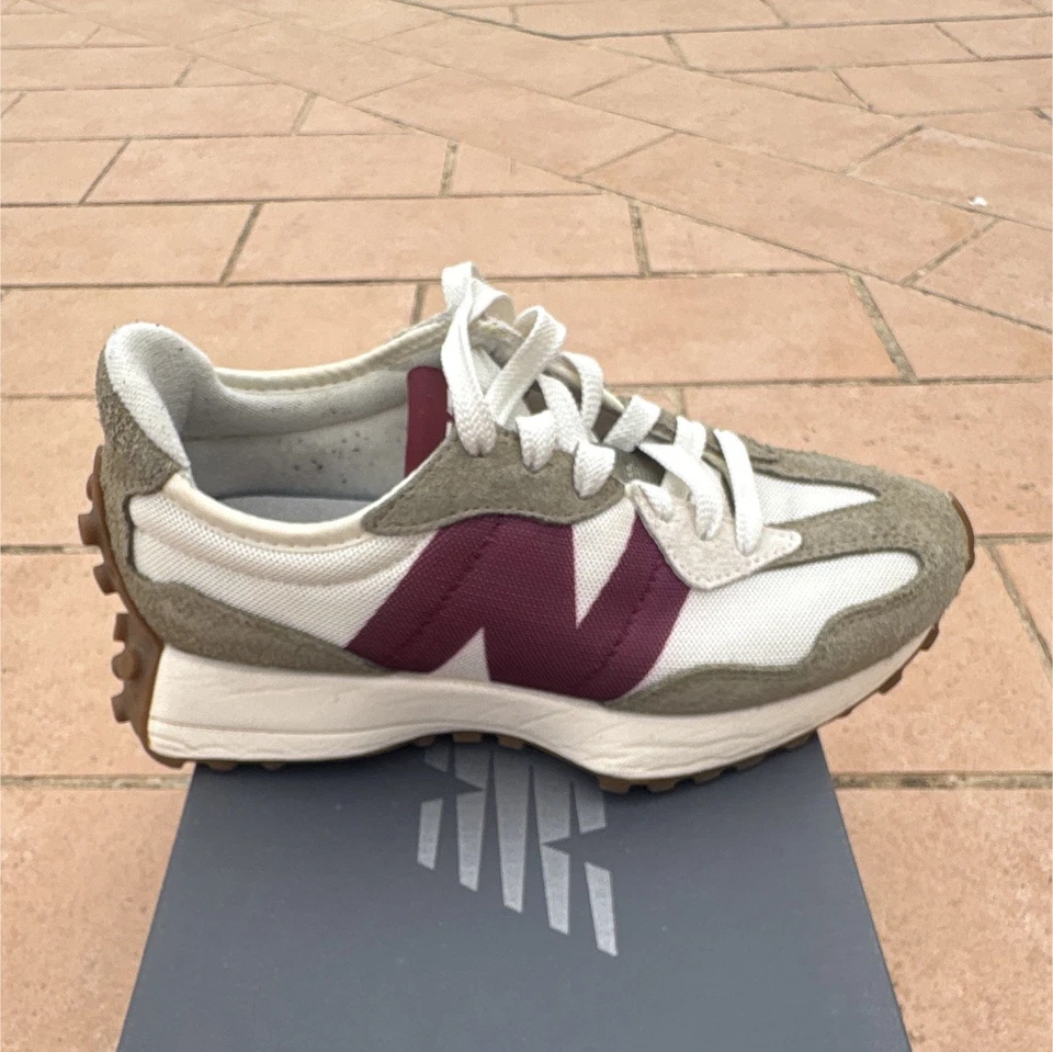 New Balance 327, foto 1 di 5