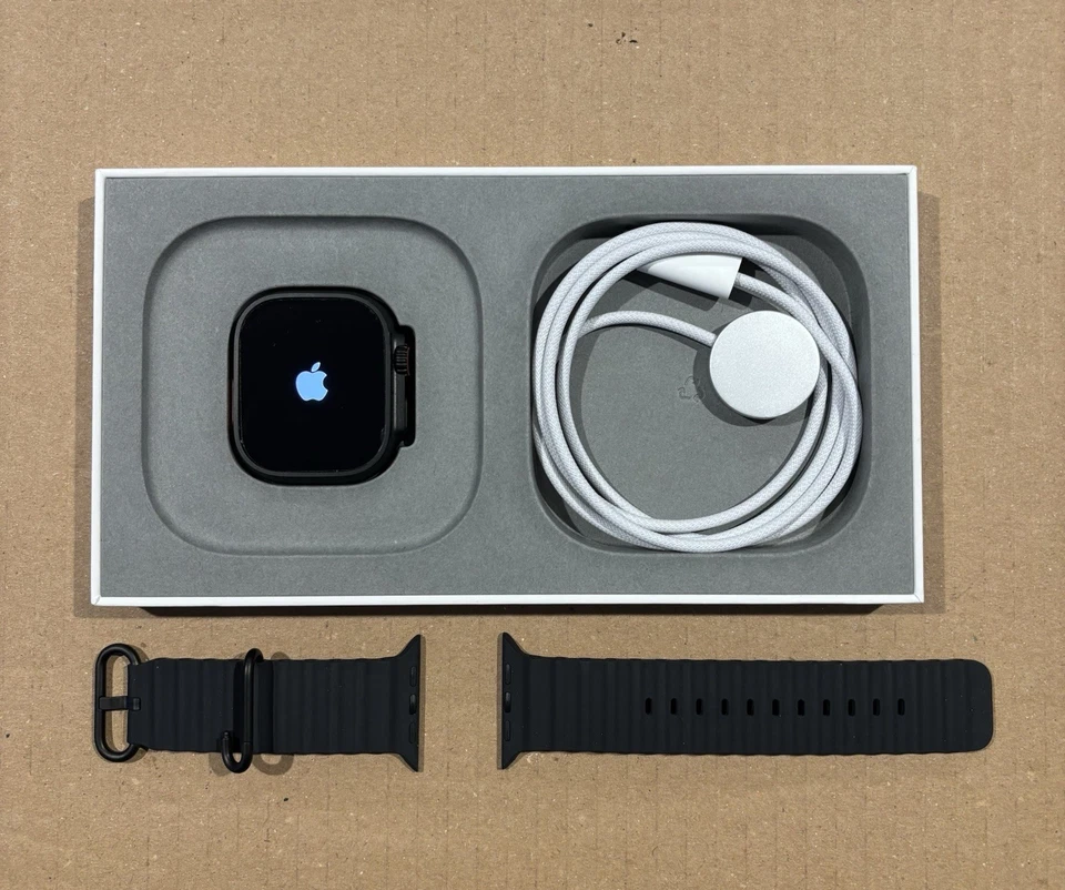 APPLE WATCH ULTRA 3 • COME NUOVO 49 mm in Titanio Nero Cinturino Ocean Nero - Imagen 2 de 4