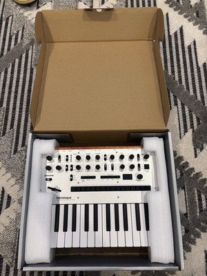 Korg Monologue Monophonic 25 Key 16 Step Sequencer Synthesizer - works! In Box