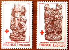 TIMBRE FRANCE CROIX ROUGE 1980 N° 2116** et  N° 2117 ** Cathédrale D'AMIENS (pl)