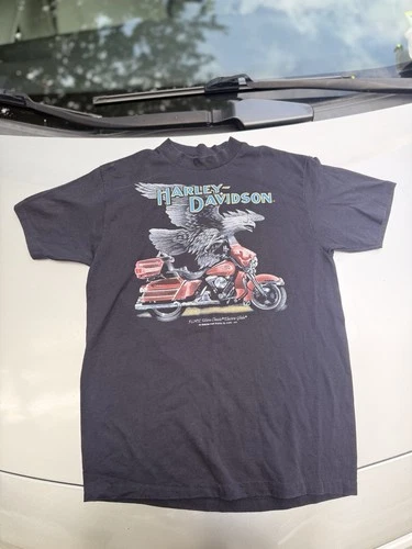 Harley-Davidson black t-shirt features a back 1980s vintage concert t-shirt, vintage, single stitch, B+ condition