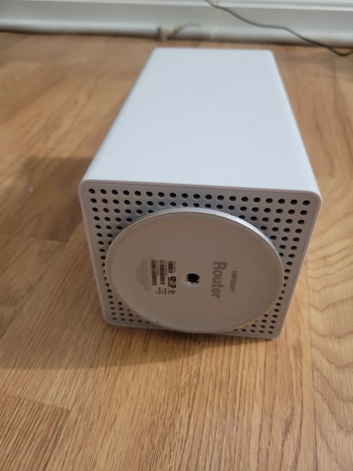 Verizon CR1000A 1000 Mbps 3 Port Wireless Router - White - No Charger - Image 3 of 4