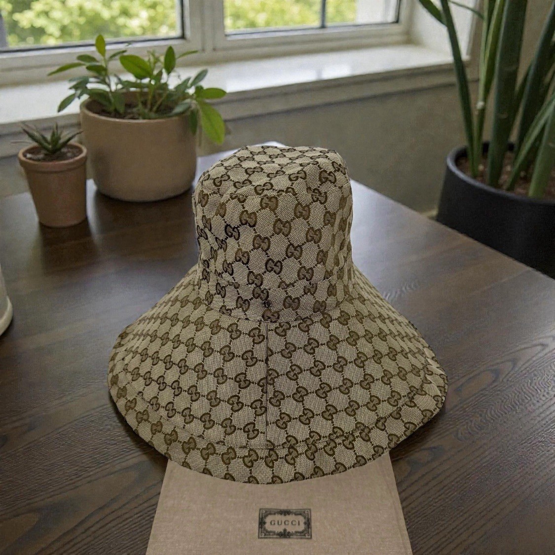 Auth GUCCI GG Wide Brim Hat / Bucket Sun Hat Beige W/ Dust Bag As