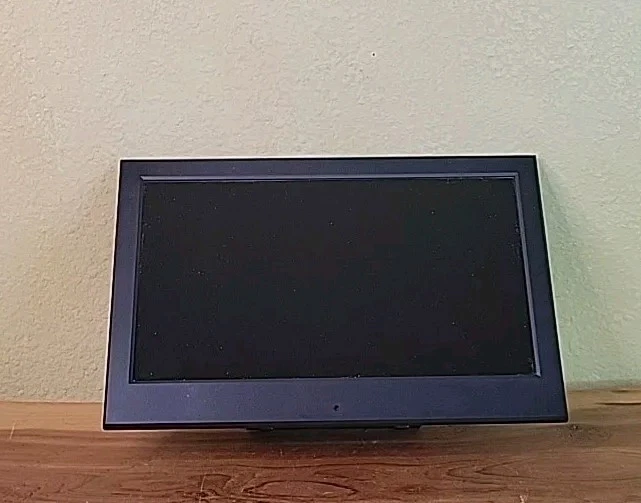 Aluratek Digital Frame 10" Built-in 4 GB Slide Show Your Memories 1000s Of Pics - Image 2 of 4