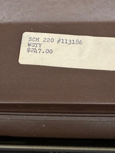 Smith Corona Electric 220 Typewriter With Case - Picture 10 of 11