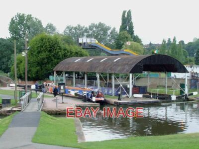 FOTOSCHLOSS UND TROCKENDOCK UNTERHALB DES STOURPORTBECKENS WORCESTERSHIRE ES GIBT ZWEI MÖGLICHKEITEN