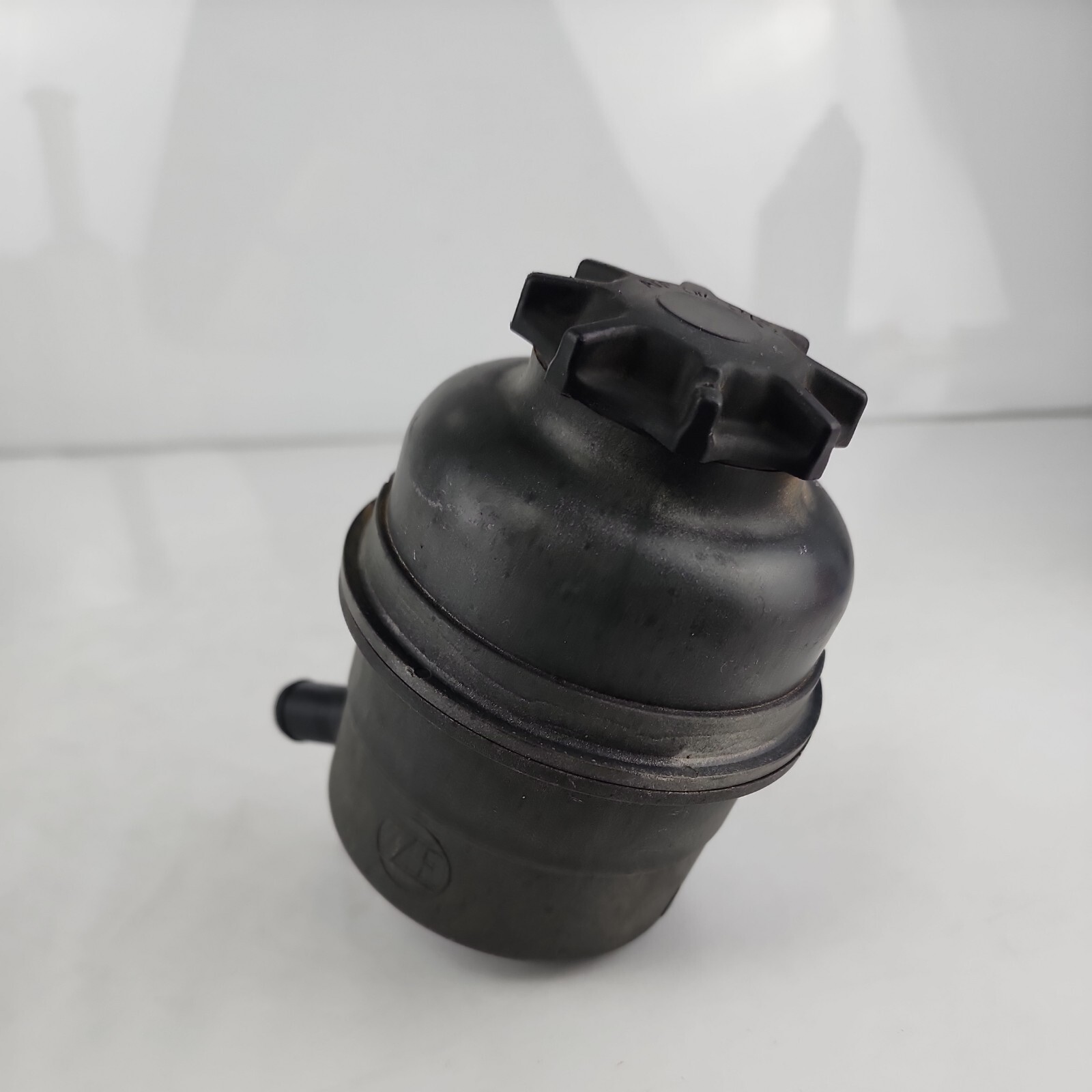 2006-2011 For Aston Martin V8 Vantage Power Steering Pump Fluid Reservoir Bottle