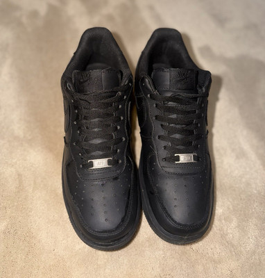 Nike Air Force 1 Herren Sneaker Schwarz EU 43 Top Zustand 