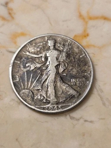 1945 - Walking Liberty Half Dollar - Unc
