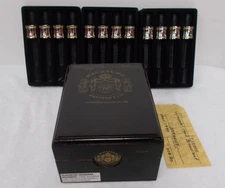12 CIGAR BANDS & BOX - Macanudo Vintage Maduro - METAL BANDS - 1997