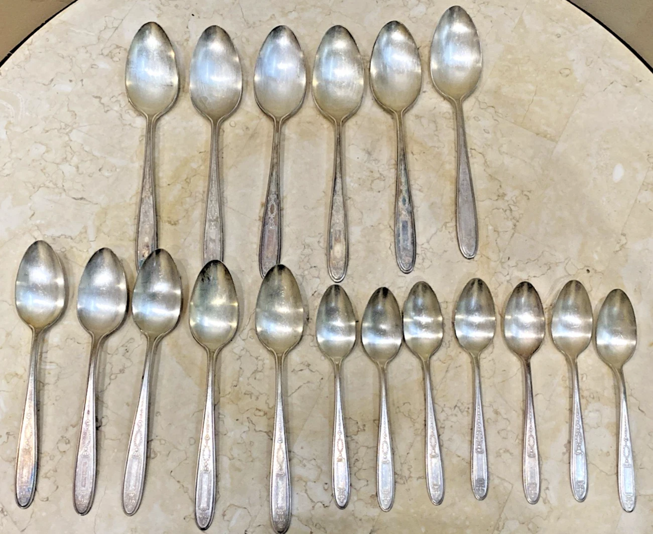 18 Piece Community Plate Silverplate Flatware Spoon Mixed Sizes Vintage ￼