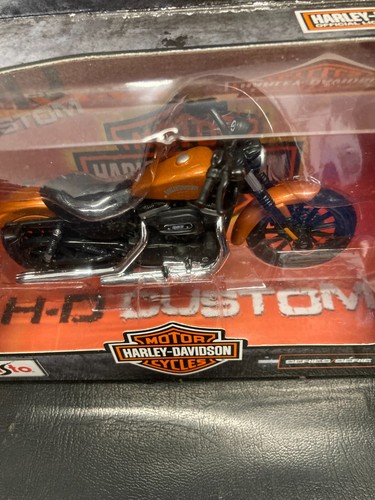 Harley-Davidson Sportster Iron 883 2014 1:18 Maisto - Imagen 2 de 5