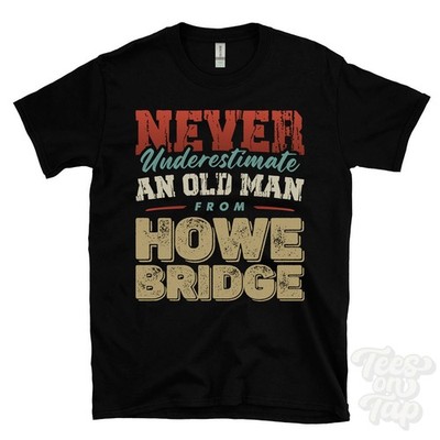 NIEMALS UNTERSCHÄTZEN SIE EINEN ALTEN MANN VON HOWE BRIDGE T-SHIRT Weihnachtsgeschenk Wigan Bedford