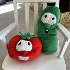 Larry the Cucumber  Bob Tomato Veggietales Plush Stuffy Bean Bag C.R. Gibson