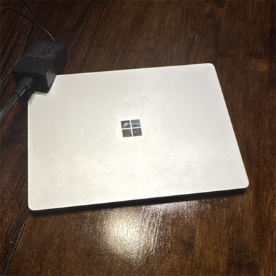 Microsoft Surface Laptop Platinum 13.5'' Windows 11 USB-C Webcam Wi-Fi