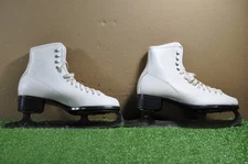 CCM Pirouette skate size 10 USA womens ice figure skates VGC #210
