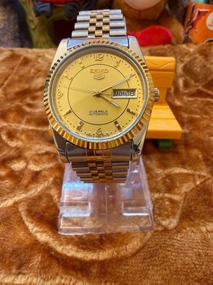 Vintage Seiko 5 automatic Japan 6319 two-tone gold dial with day-date