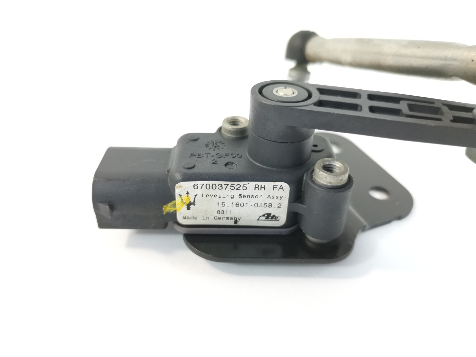 Maserati Levante 2017 Front Right Ride height sensor P/N 670037525
