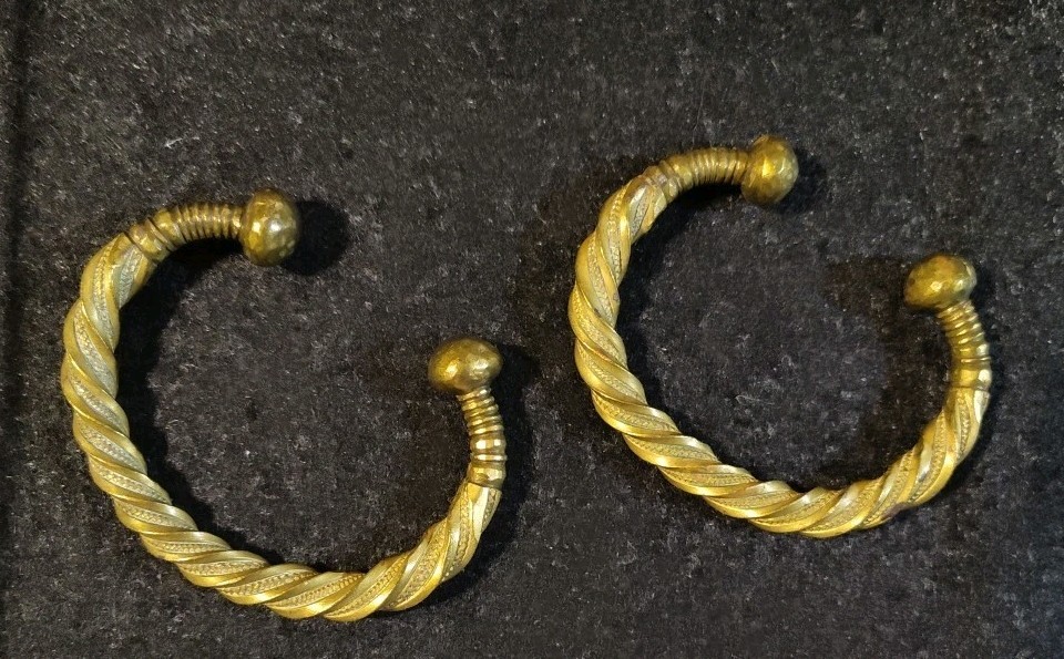 Vintage 2 Heavy Brass Cuff Bangle Bracelet Twiste… - image 2