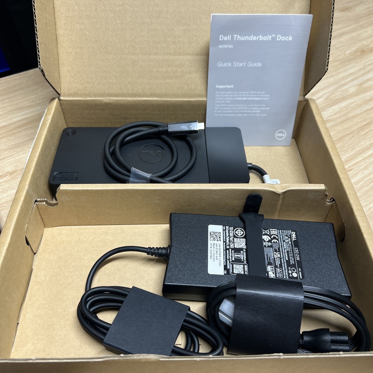 Dell WD19TBS Thunderbolt ドッキングステーション Amazon.com: Dell Thunderbolt Dock- WD19TBS 130w Power Delivery