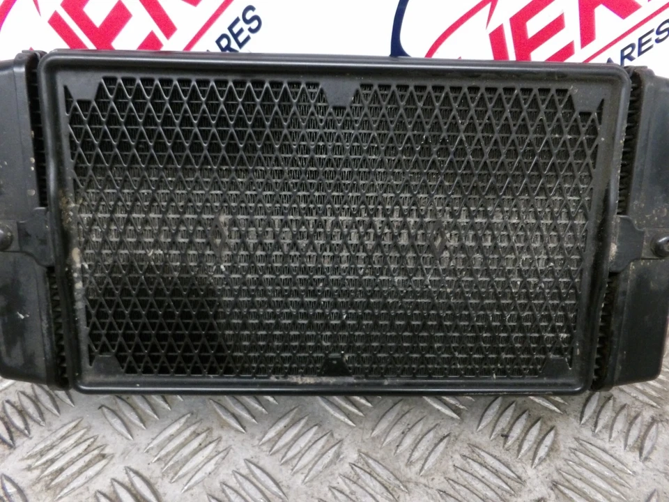 TRIUMPH STREET TWIN 900 2017 RADIATOR AND FAN - Image 2 of 4