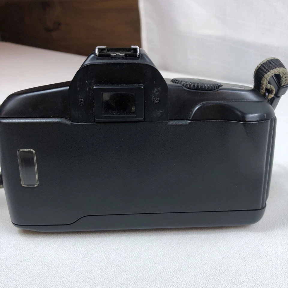 PAQUETE de cámara Canon EOS 850 con lente de 35-80 mm/flash Canon/estuche de transporte/lente adicional Foto 3 de 4