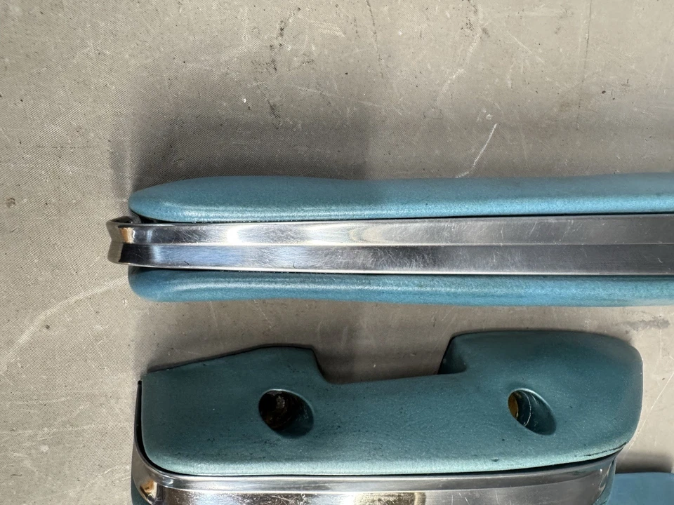 Ford Galaxie Fairlane 500 1963 1964 interior panel puerta brazos reposabrazos delanteros Foto 2 de 4