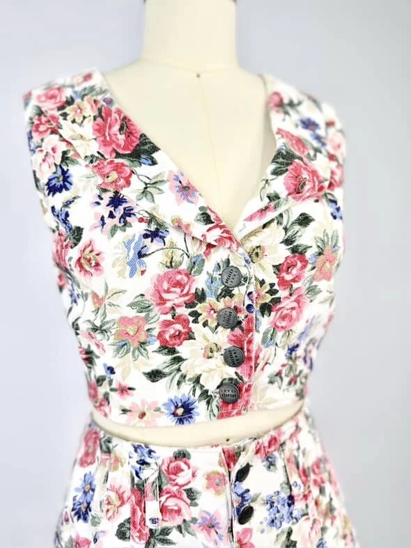 Vintage 90s Floral Crop Top & High Waisted Shorts Set Denim Breaker Jeans  - Image 4 of 4