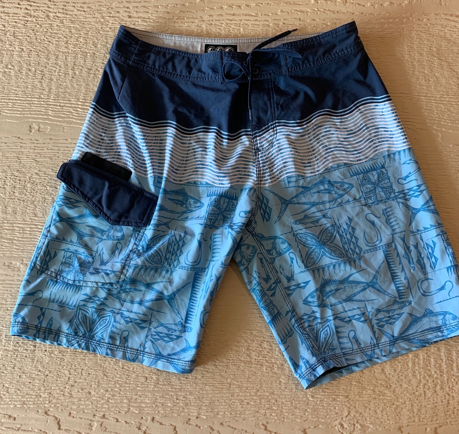 Town & Country Surf Board Shorts Mens 32 Fish Print Bottle O